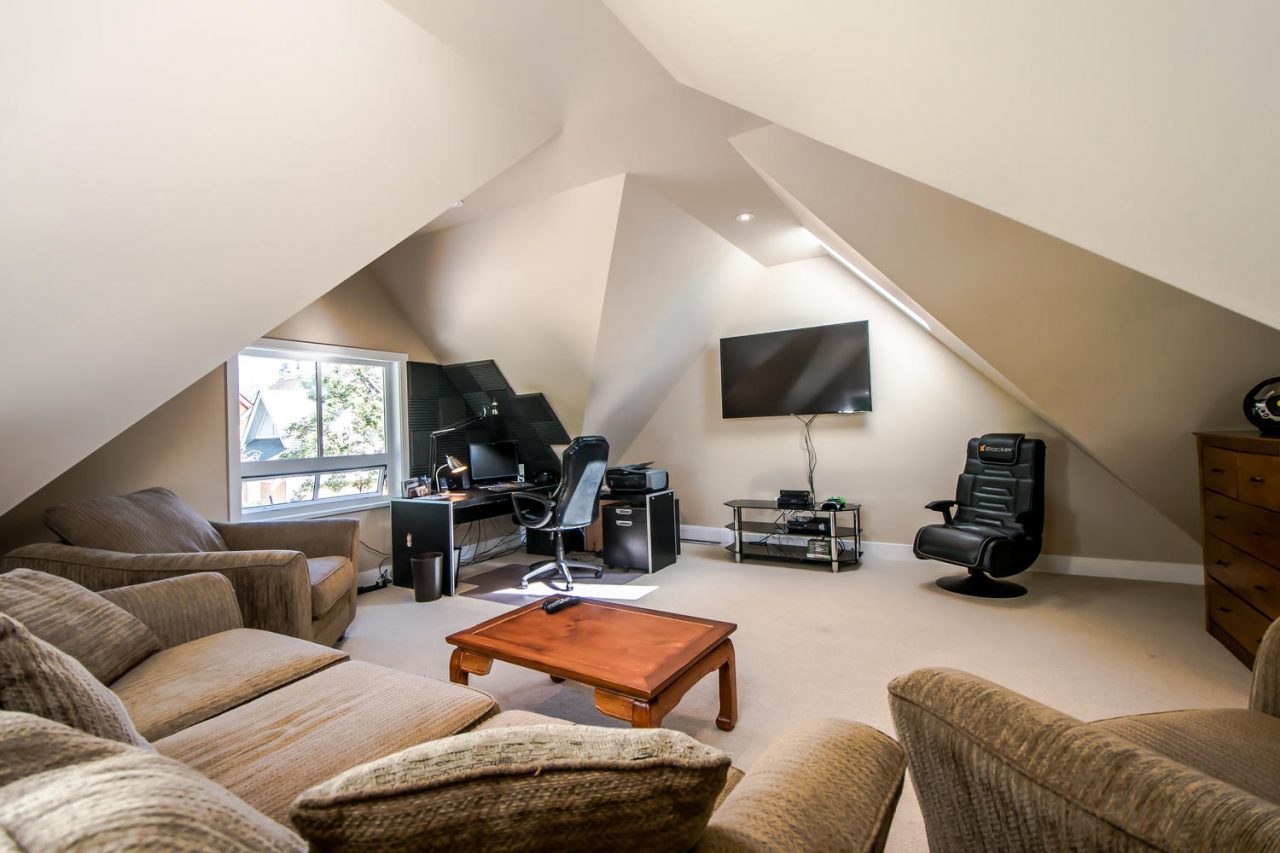 187 Star Crescent, New Westminster 18