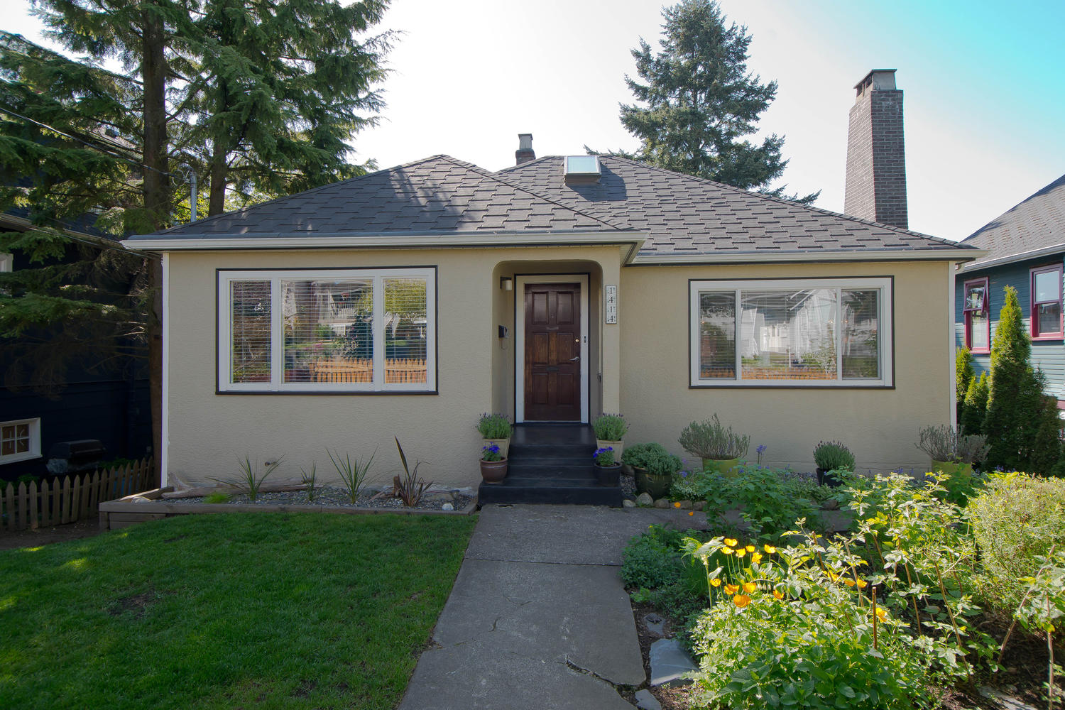 1414 Edinburgh Street, New Westminster, BC