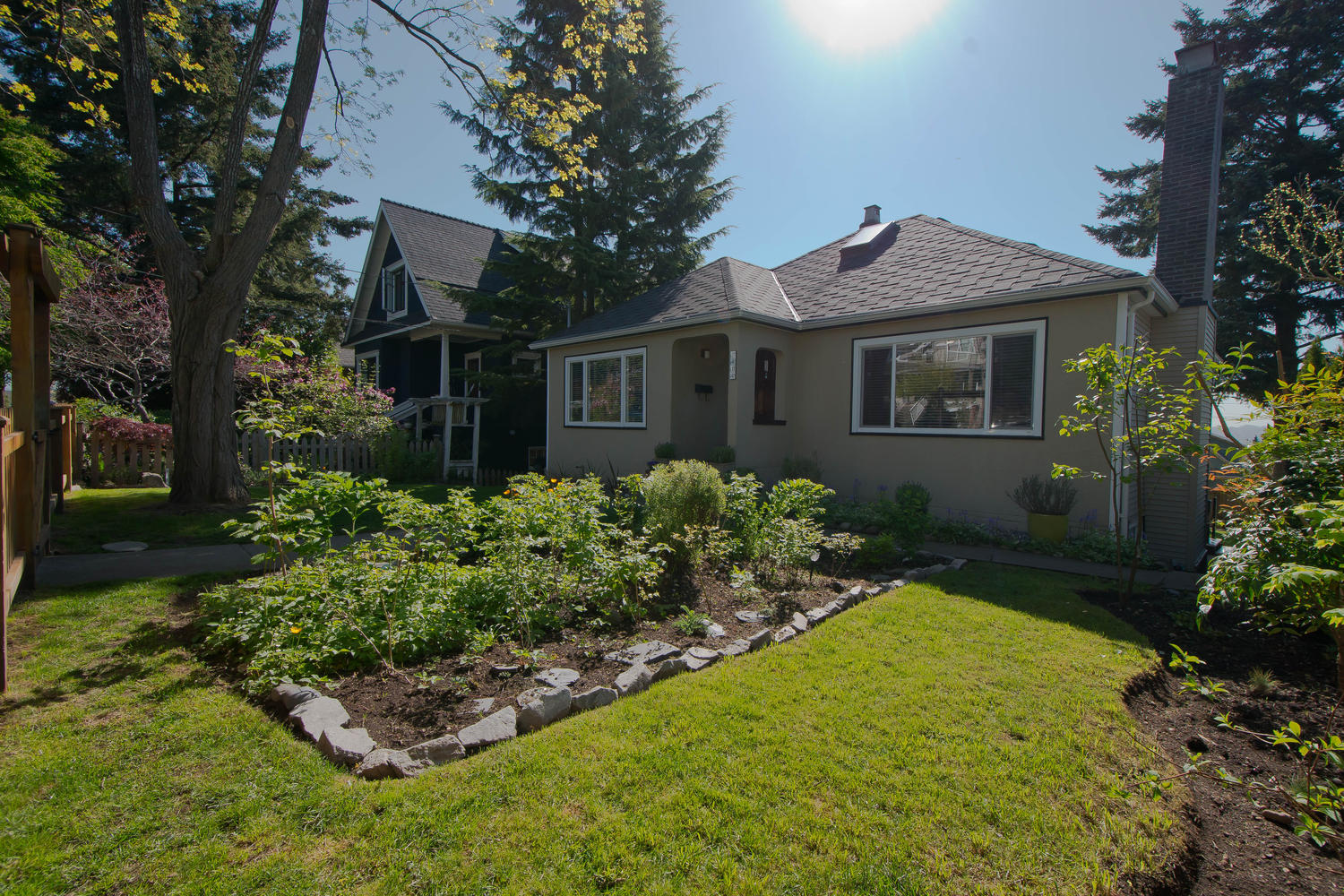 1414 Edinburgh Street, New Westminster, BC 2