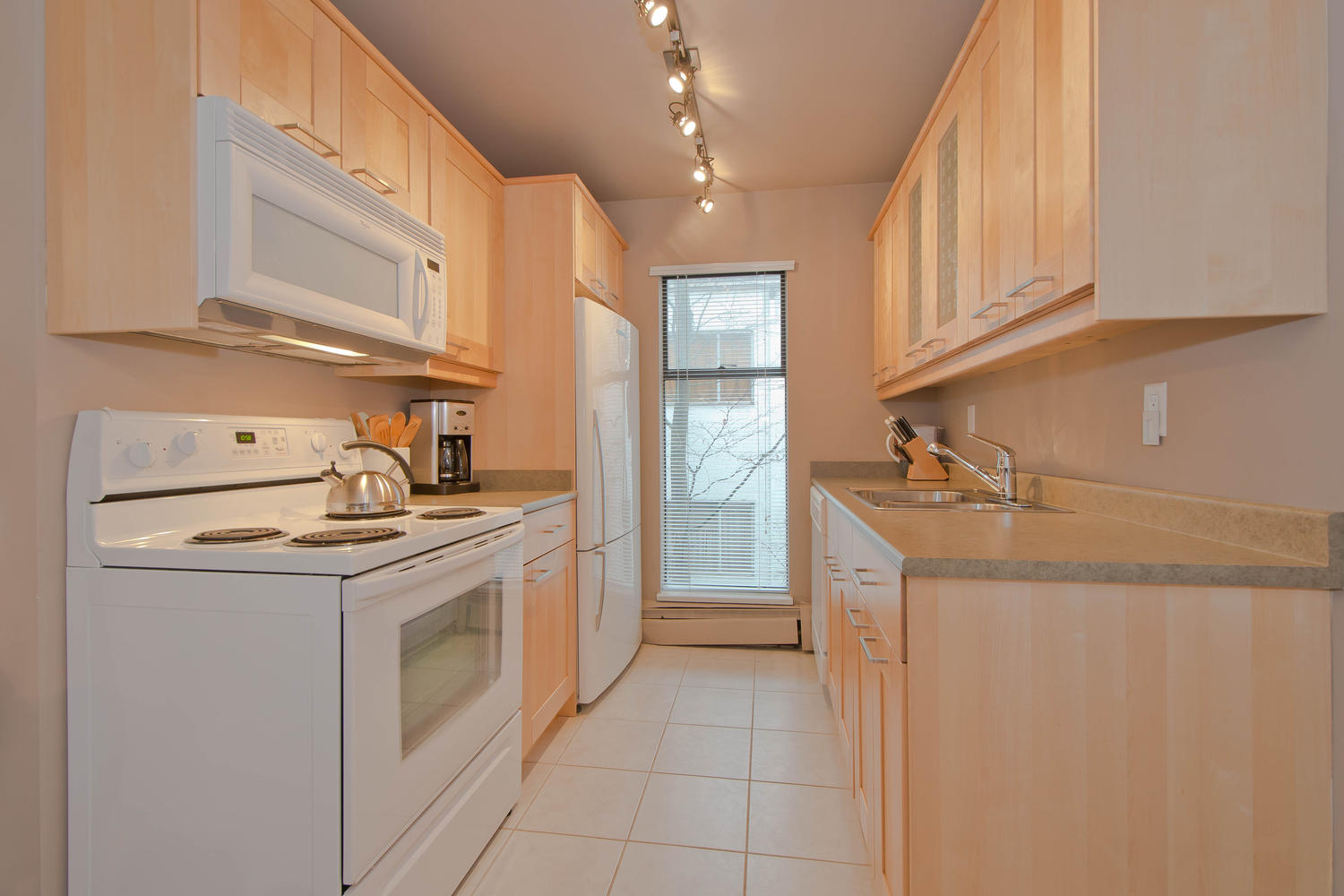 302-423 Agnes, Street, New Westminster 6