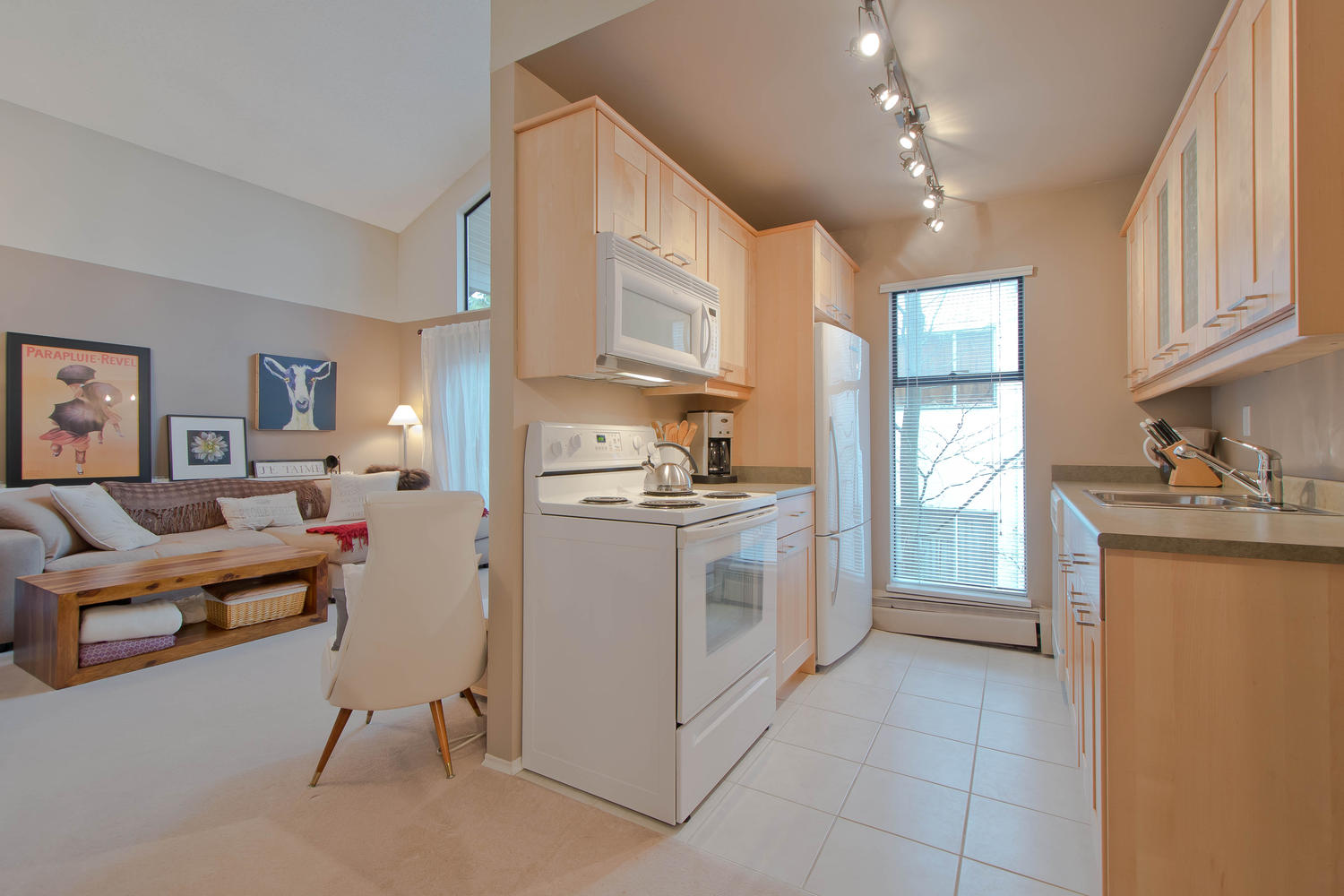 302-423 Agnes, Street, New Westminster 7