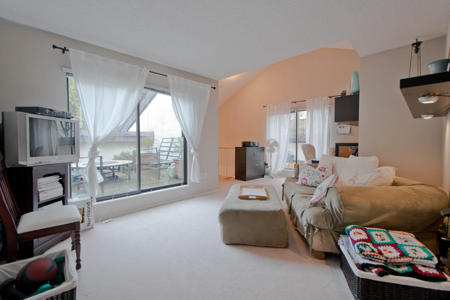 302-423 Agnes, Street, New Westminster 12