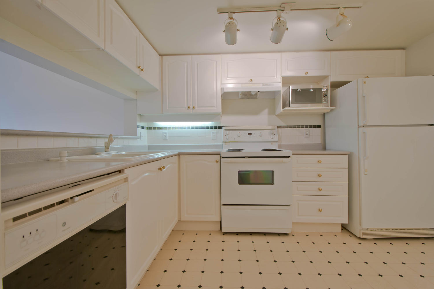 305-7326 Antrim Avenue, Burnaby, BC 5