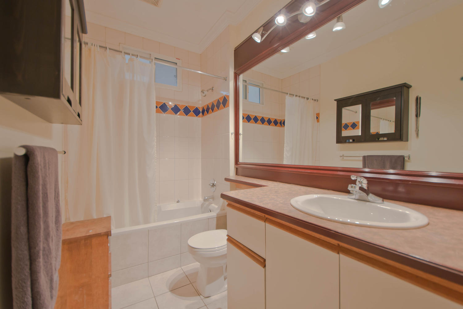 3388 E 44th Avenue, Vancouver, BC 14