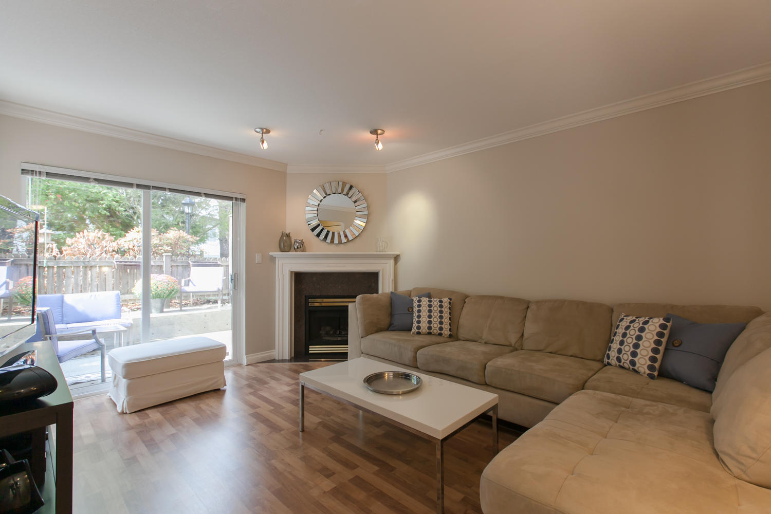 8-4238 Bond Street, Burnaby, BC 2
