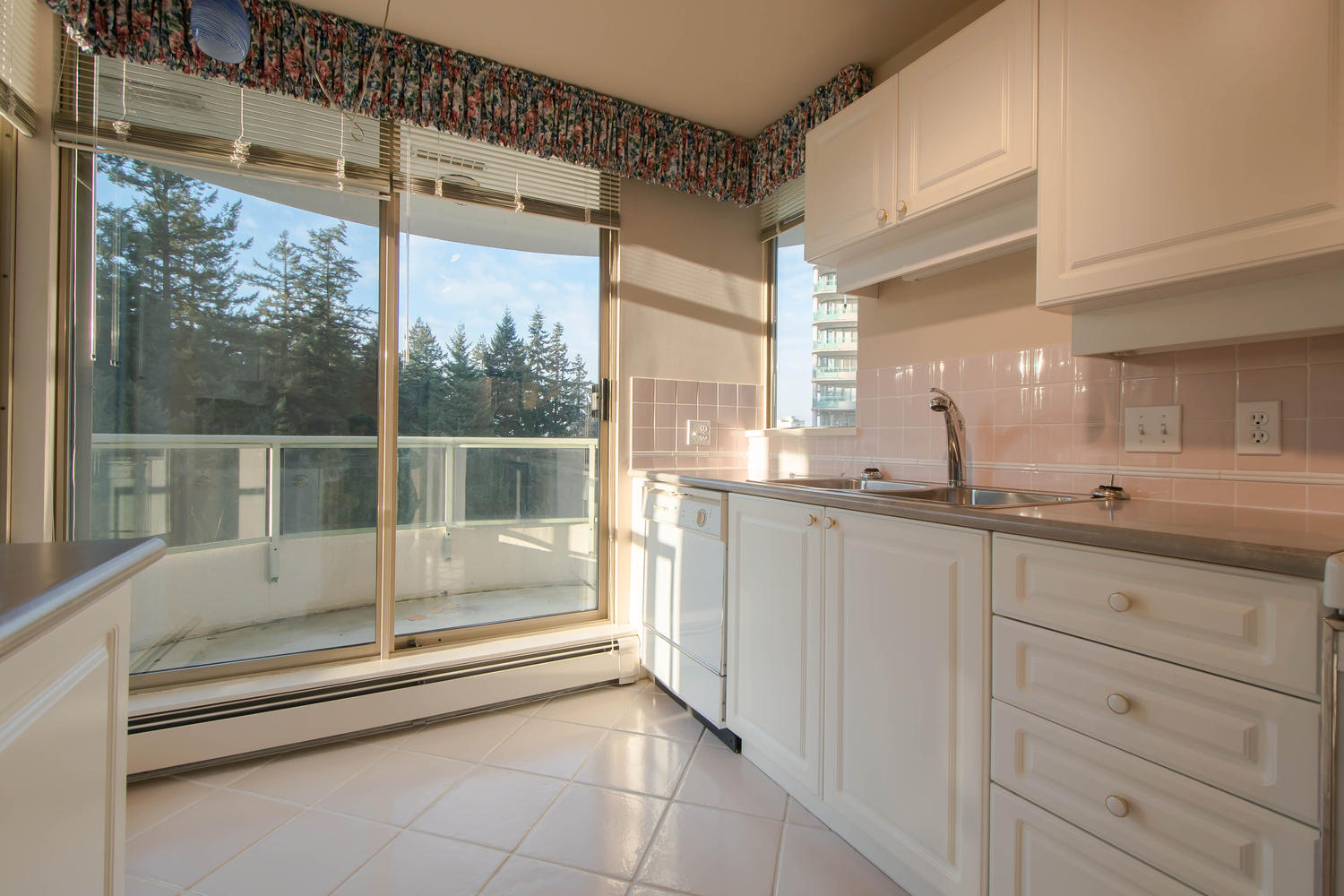 904-6188 Patterson Avenue, Burnaby, BC 12