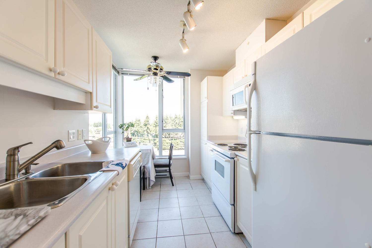 1001-7077 Beresford Street, Burnaby, BC 13