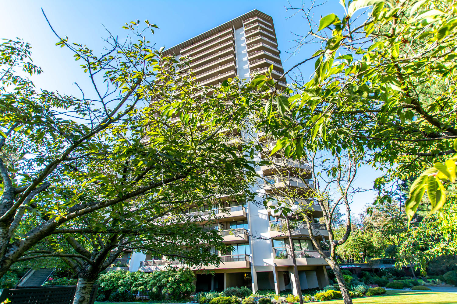 301-2041 Bellwood Avenue, Burnaby, BC