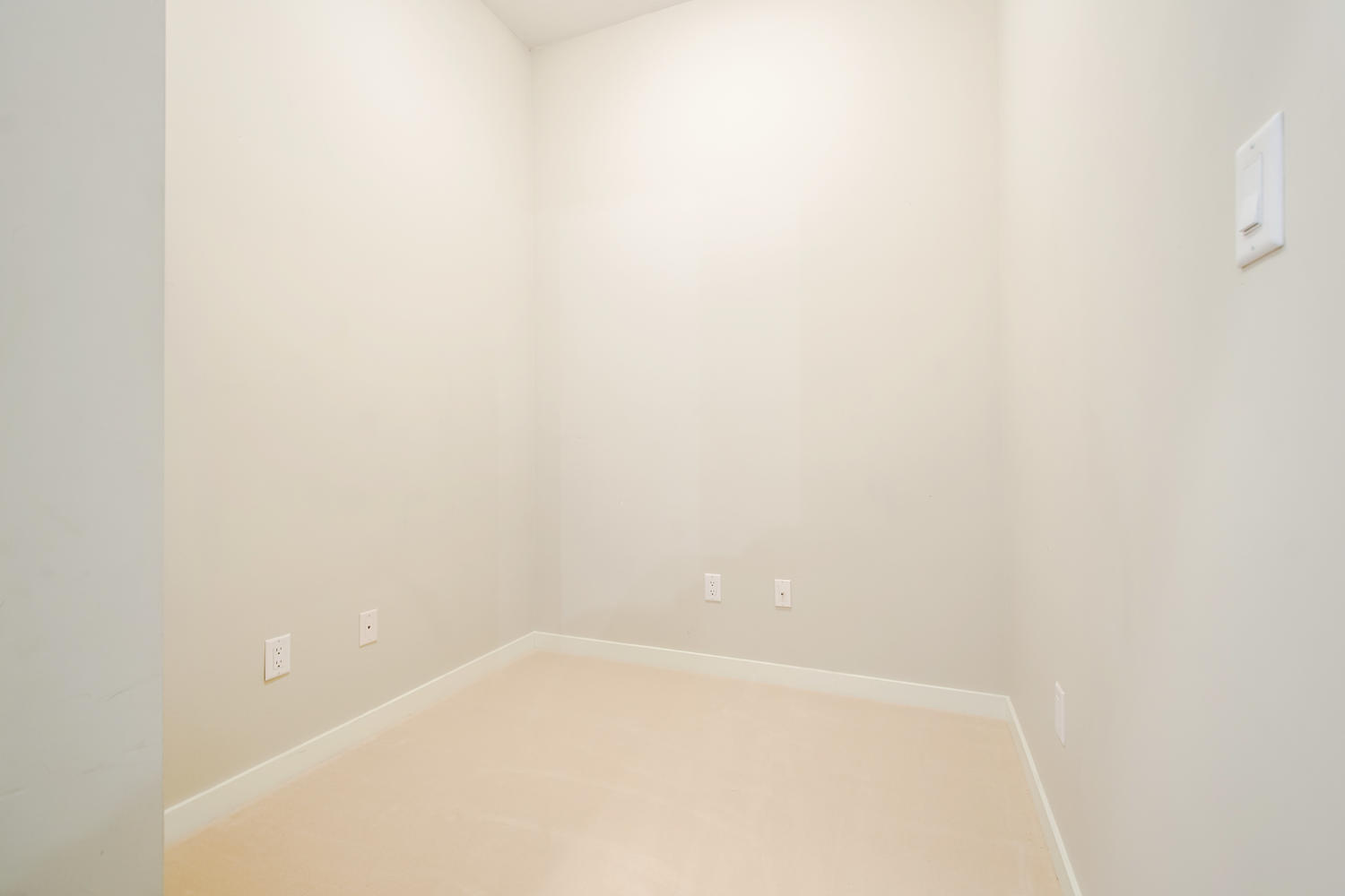 401-13789 107A Avenue, Surrey, BC 3