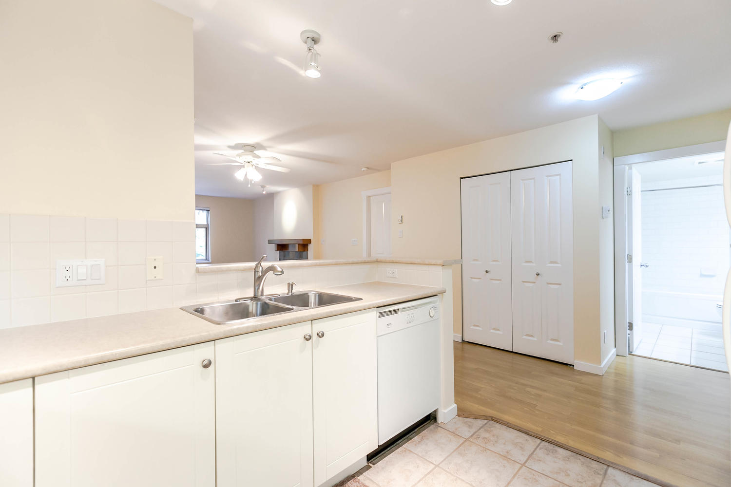 301-18 Smokey Smith Place New Westminster 13