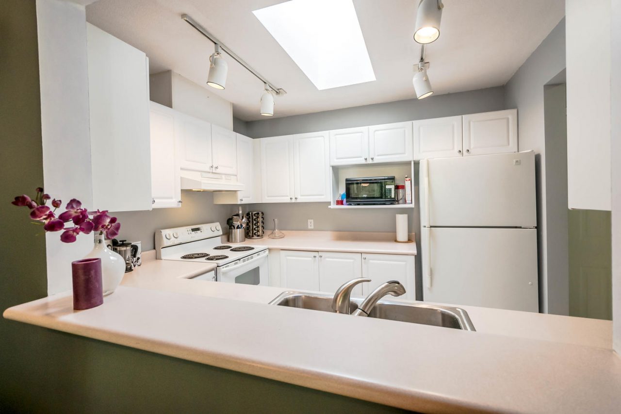 309-9767 140 Street, Surrey 5