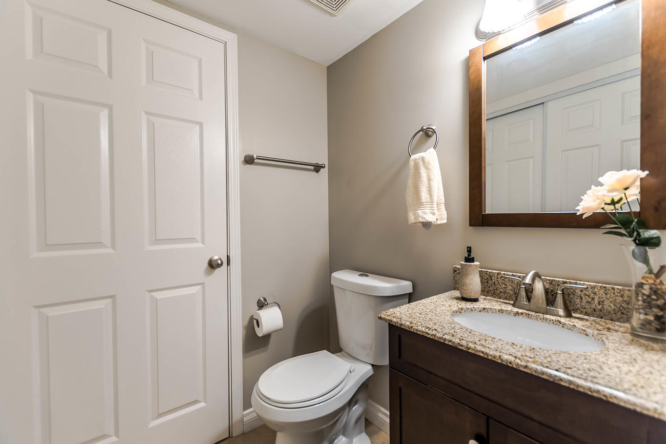 102-1176 Falcon Drive, Coquitlam 16