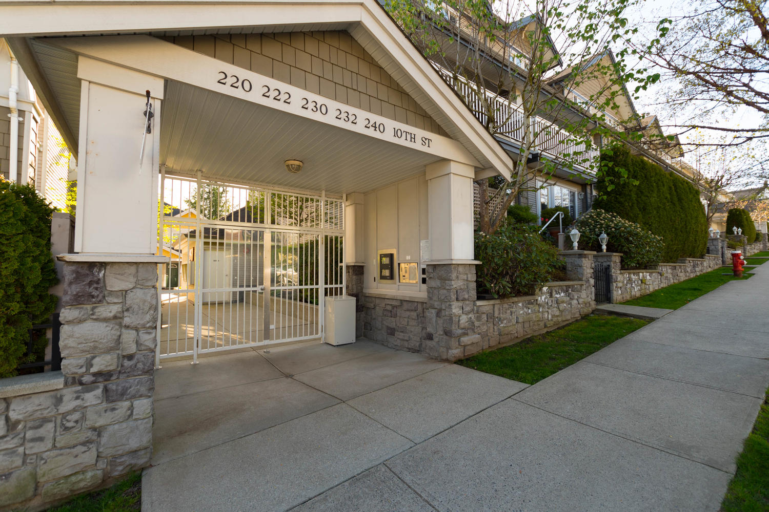31 222 Tenth Street, New Westminster