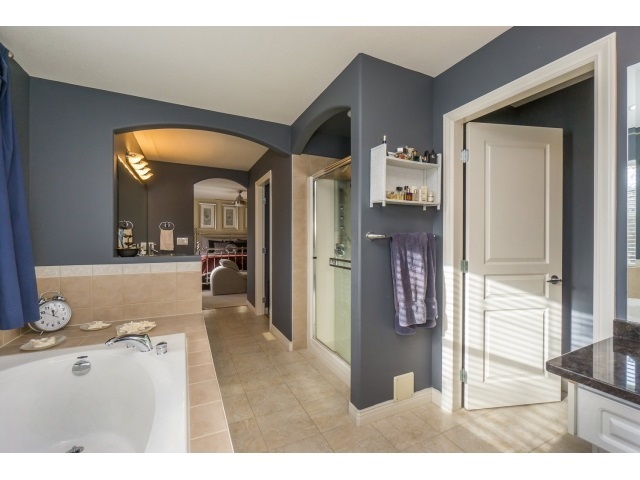 24127 Hill Avenue, Maple Ridge 5