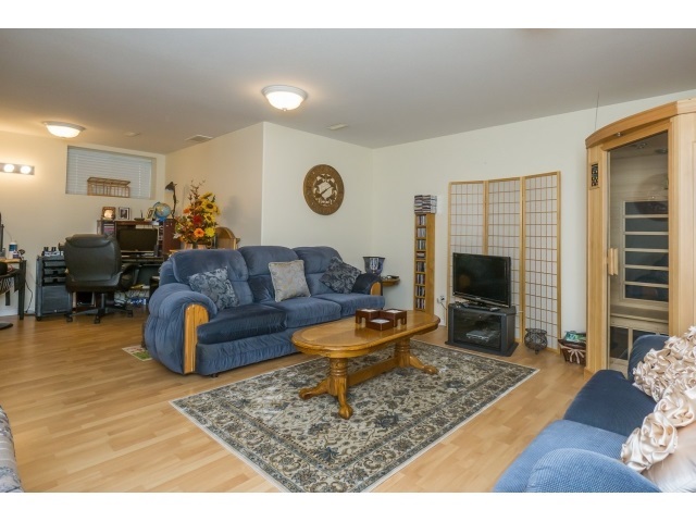 24127 Hill Avenue, Maple Ridge 3