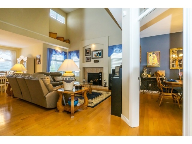 24127 Hill Avenue, Maple Ridge 13