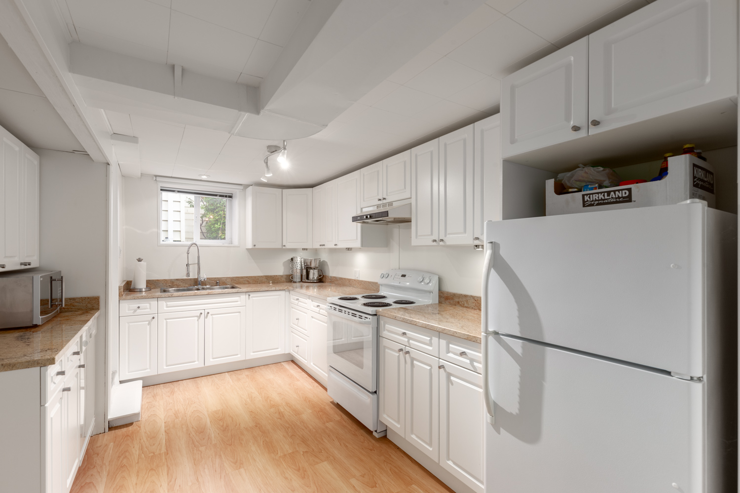 8465 10th Ave, Burnaby 30