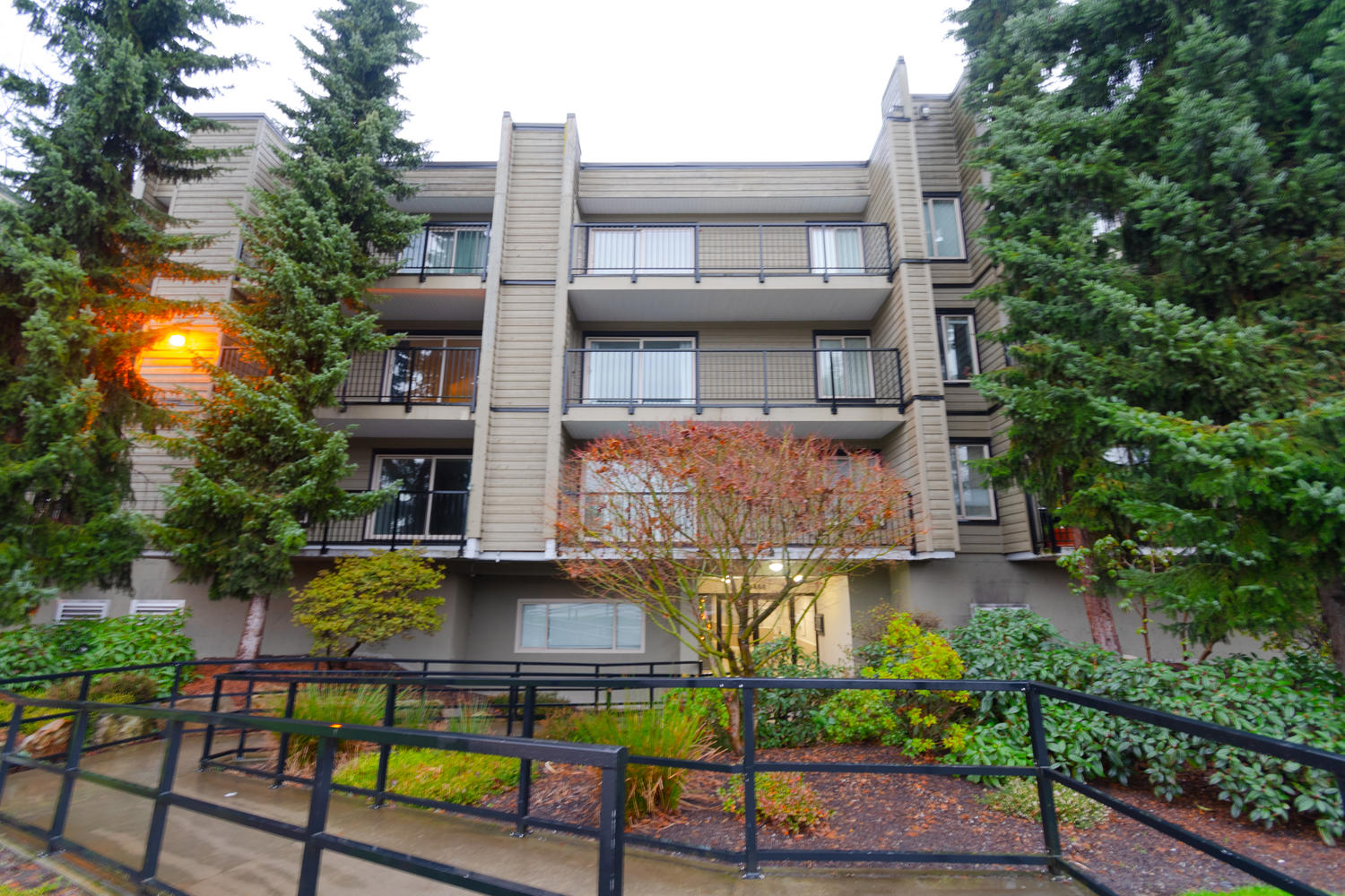 209 - 10468 148 St, Surrey BC