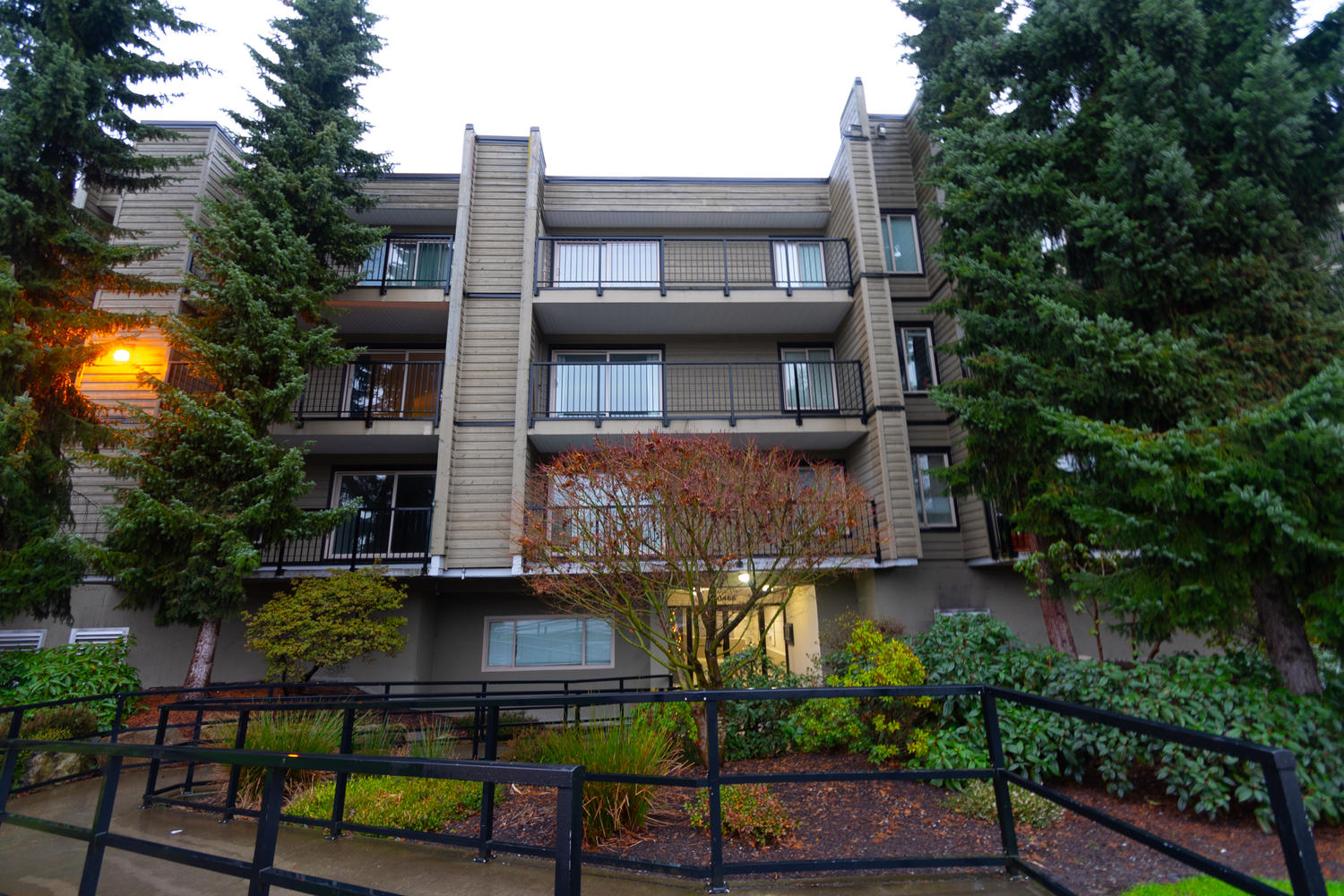 209 - 10468 148 St, Surrey BC 2