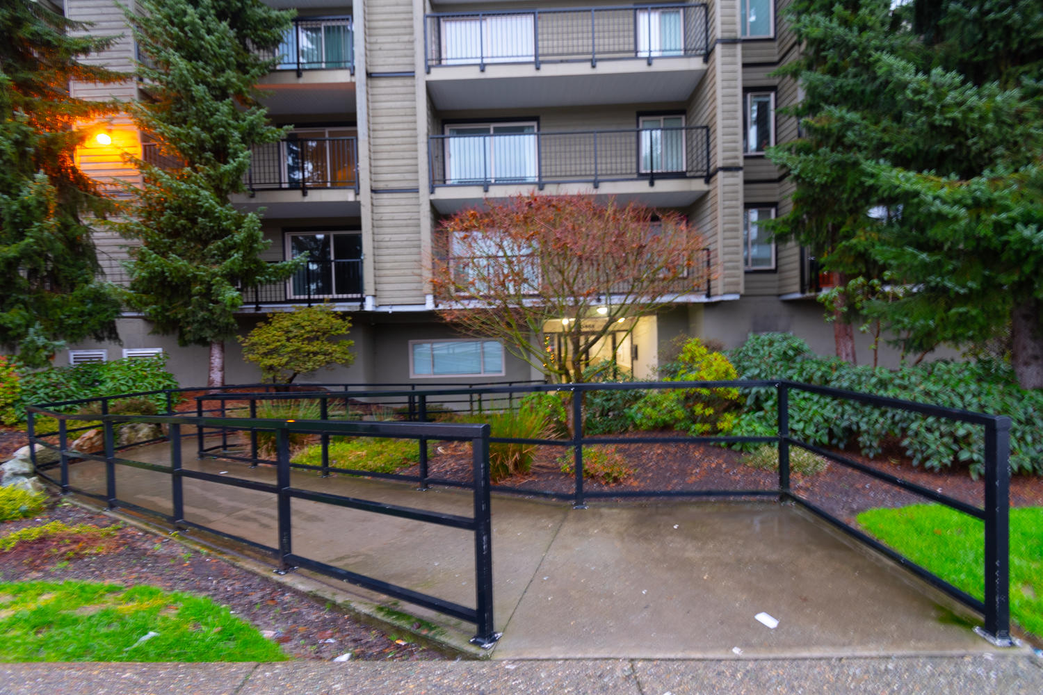 209 - 10468 148 St, Surrey BC 3