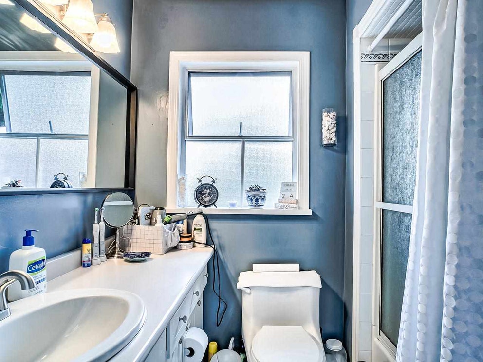 1504 London St, New Westminster 13