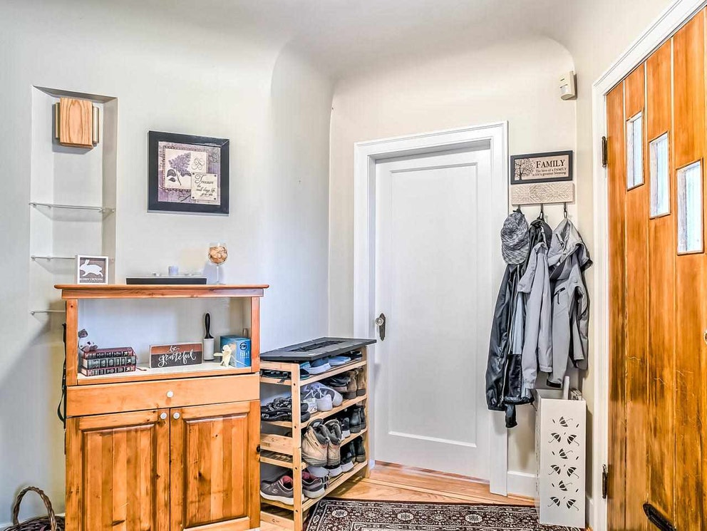 1504 London St, New Westminster 31