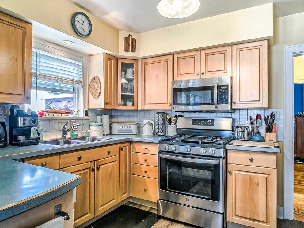 1504 London St, New Westminster 8