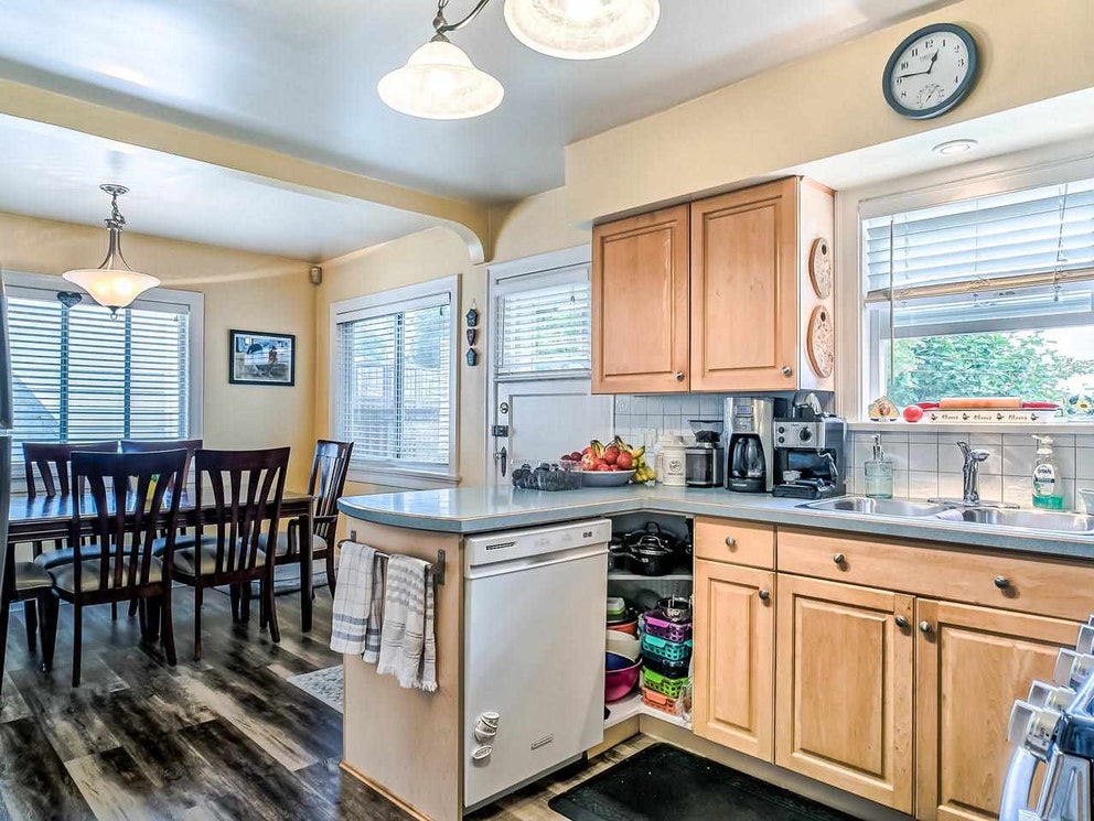 1504 London St, New Westminster 9
