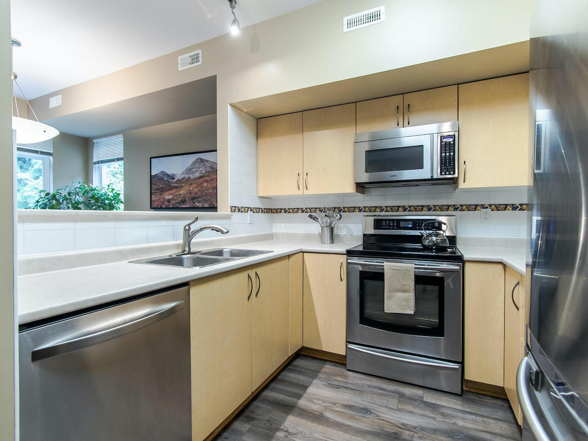 64 15 Forest Park Way, Port Moody 3
