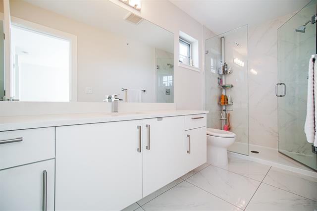 1 843 Ewen Ave, New Westminster 26