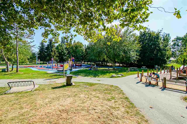 1 843 Ewen Ave, New Westminster 38