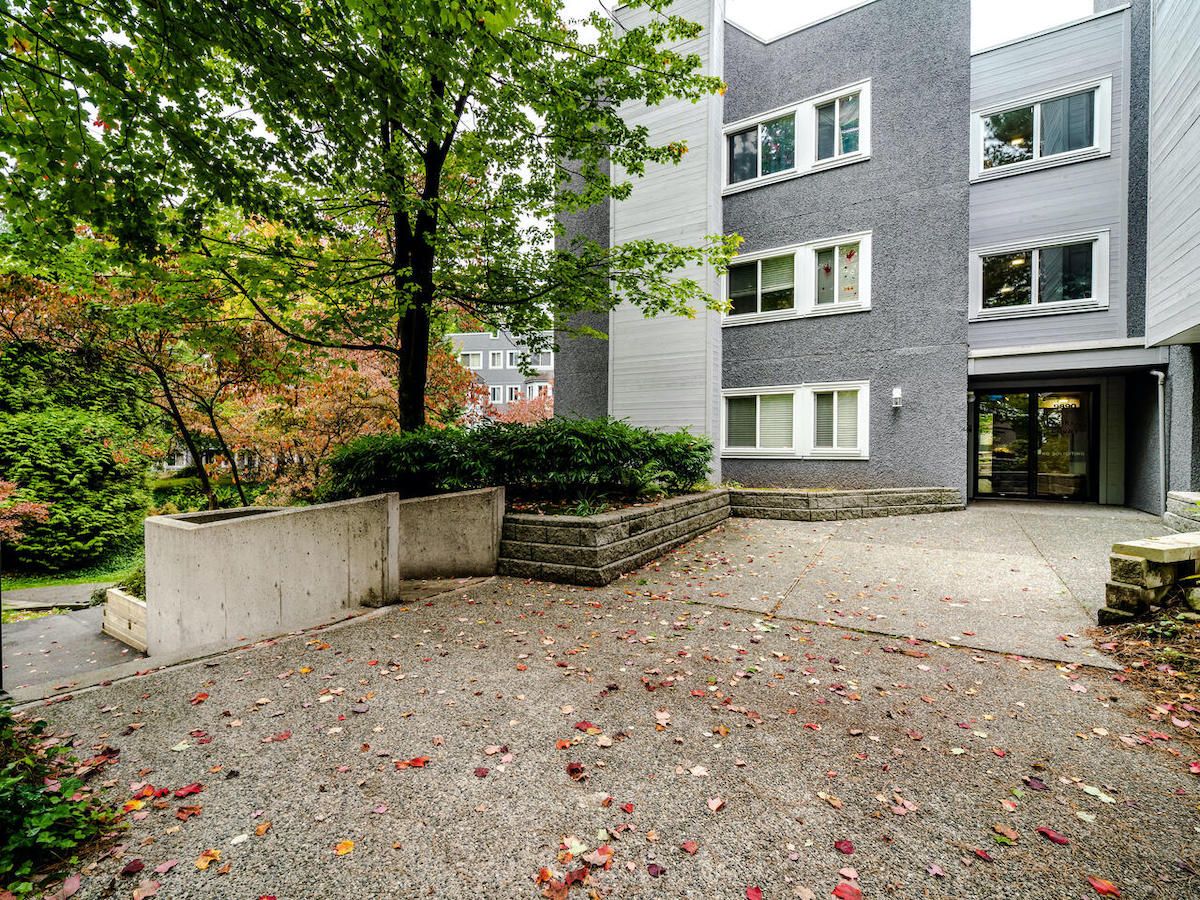 411-9890 Manchester Drive, Burnaby