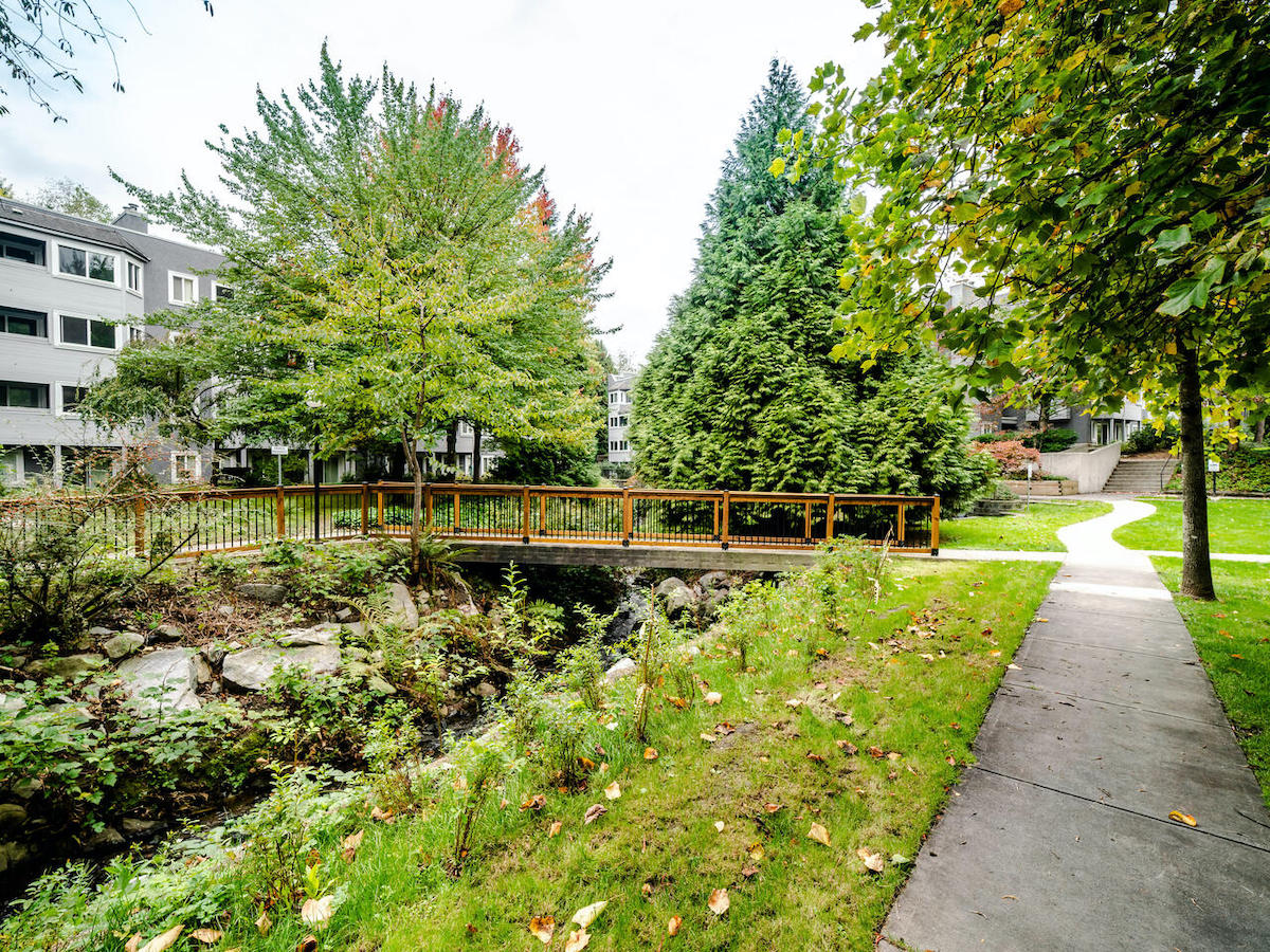 411-9890 Manchester Drive, Burnaby 3