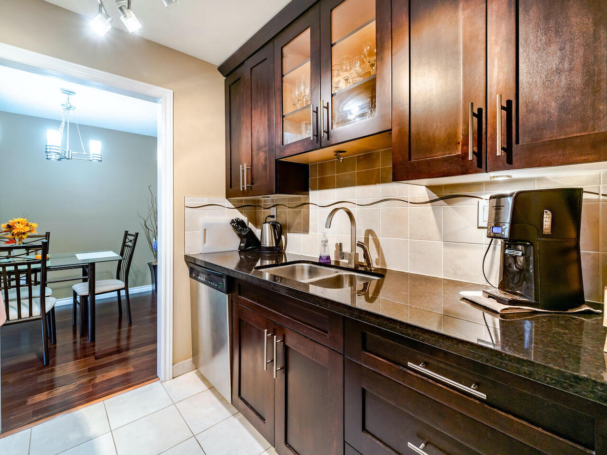411-9890 Manchester Drive, Burnaby 5