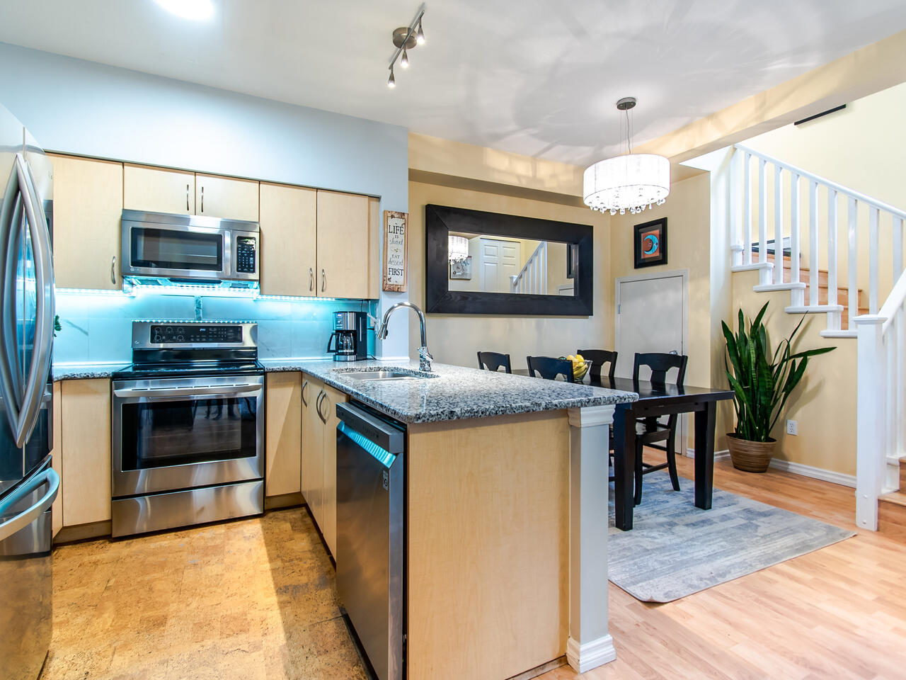 19 15 Forest Park Way, Port Moody 11