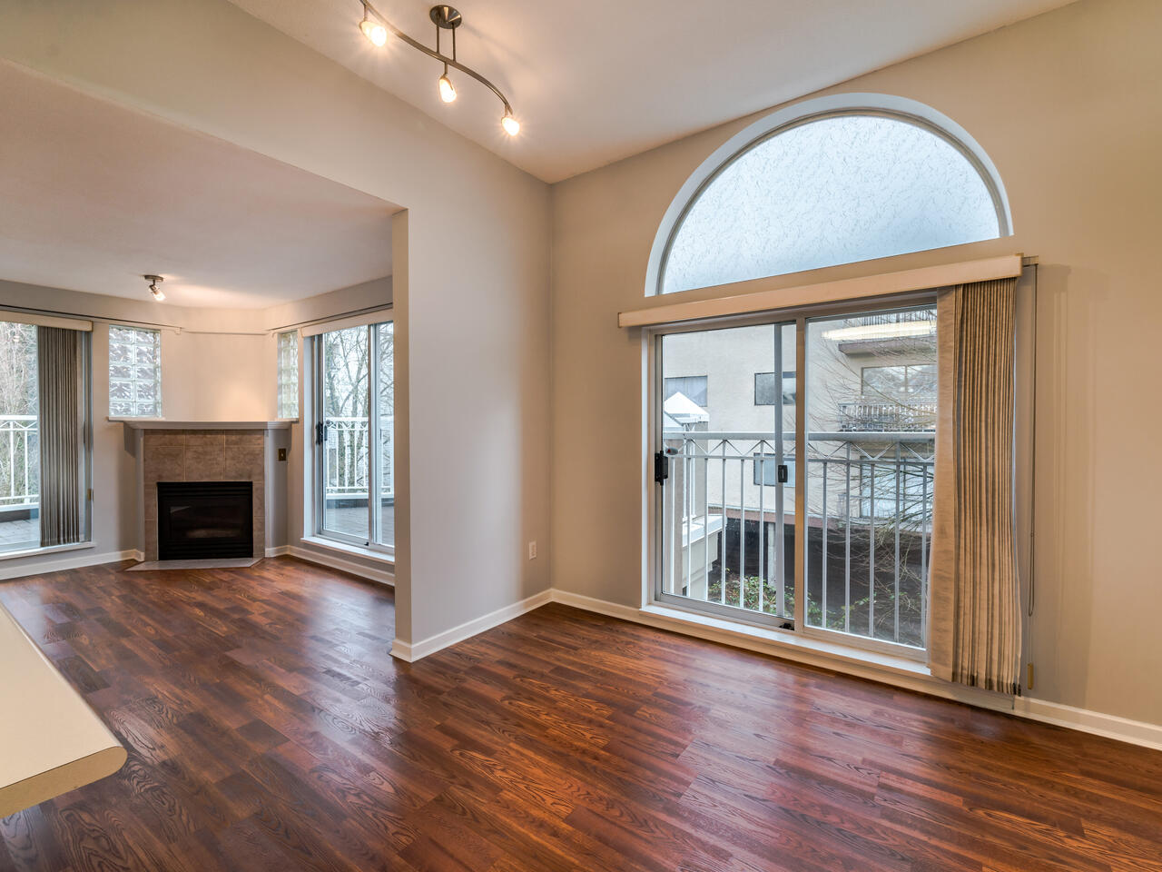 402 519 Twelfth St, New Westminster 12