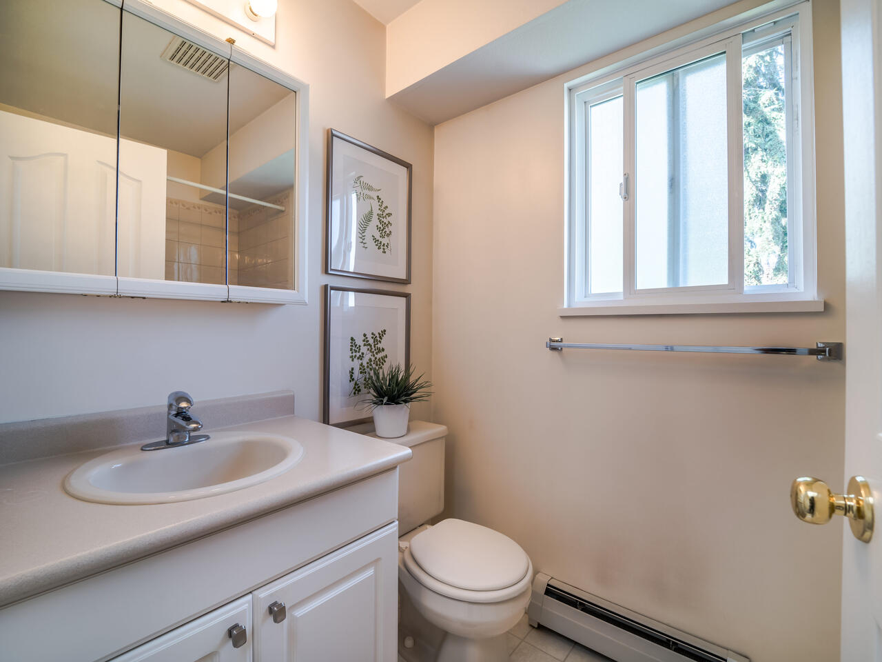 2005 London St, New Westminster 16