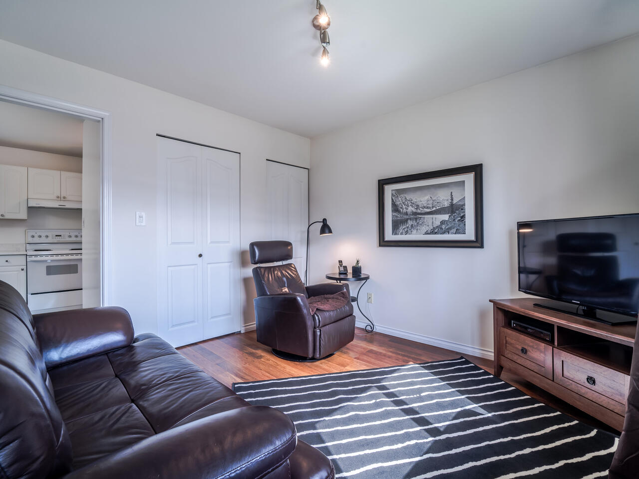 2005 London St, New Westminster 6