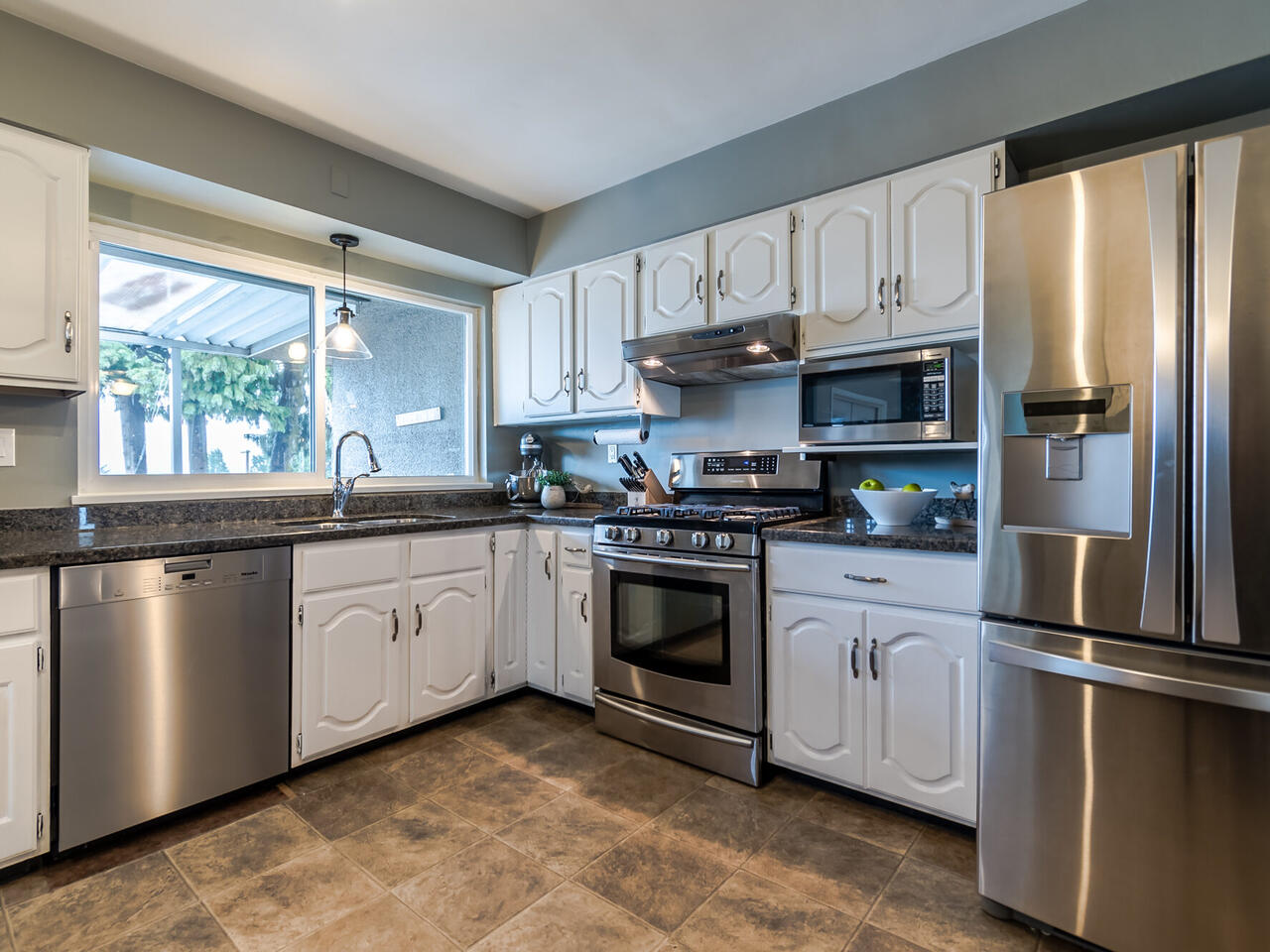 532 Amess St, New Westminster 13
