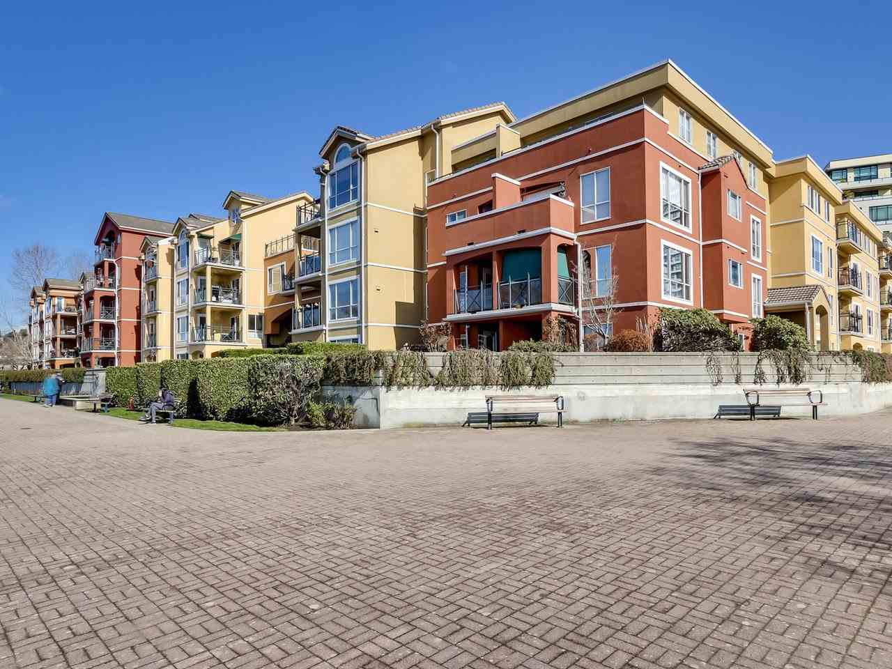302 6 Renaissance Square, New Westminster