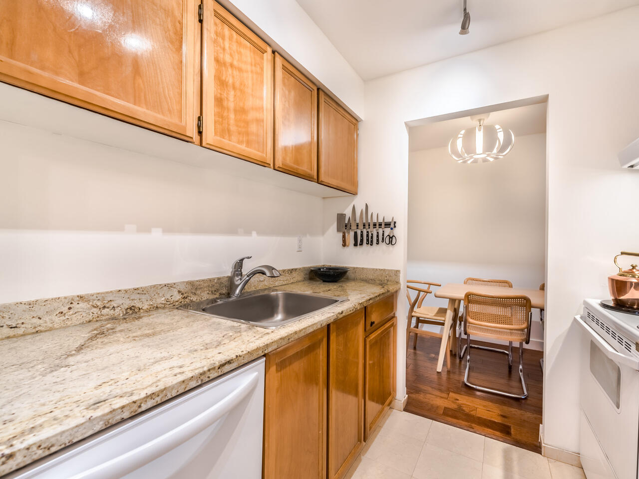 207 1429 E 4th Avenue, Vancouver 9