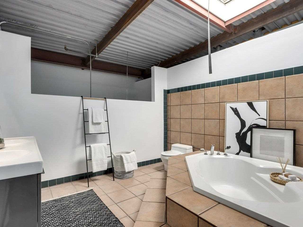 407 272 E 4th Avenue, Vancouver East 18