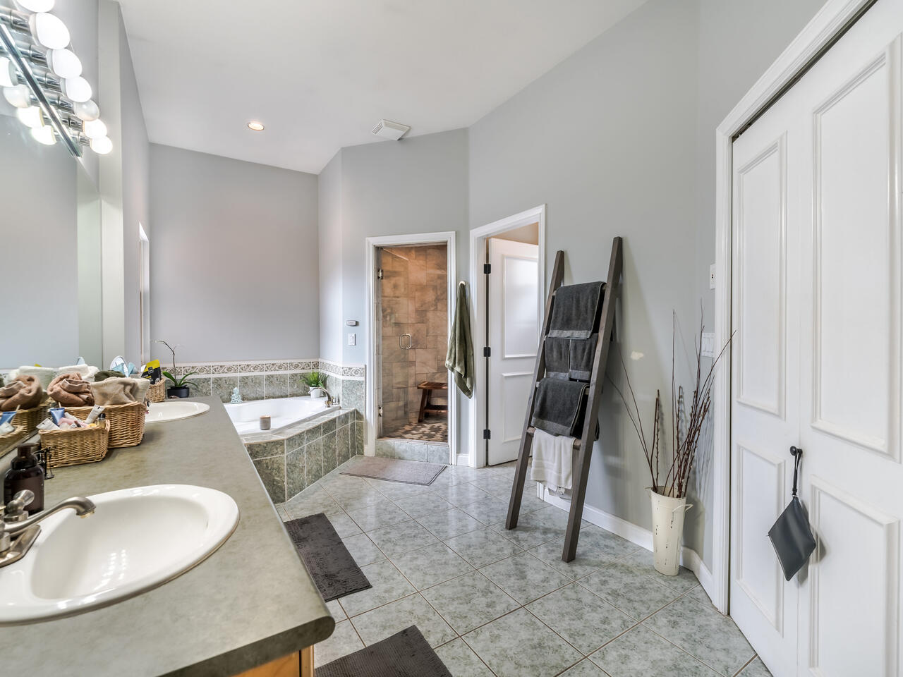 5777 Kettle Crescent West, Surrey 25
