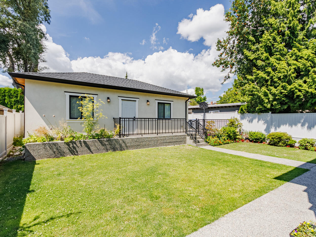 1609 Dublin St, New Westminster 30