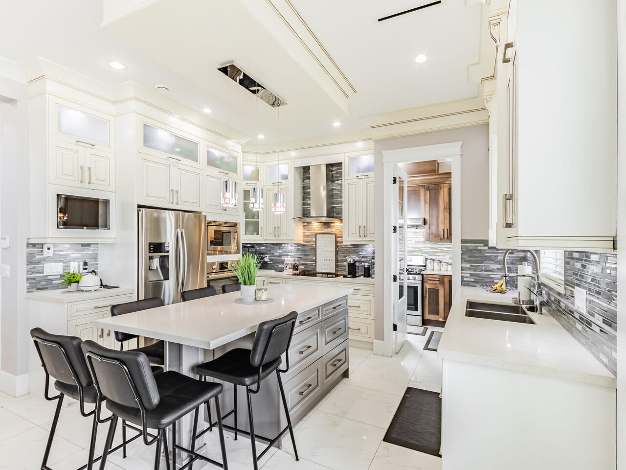 1609 Dublin St, New Westminster 7