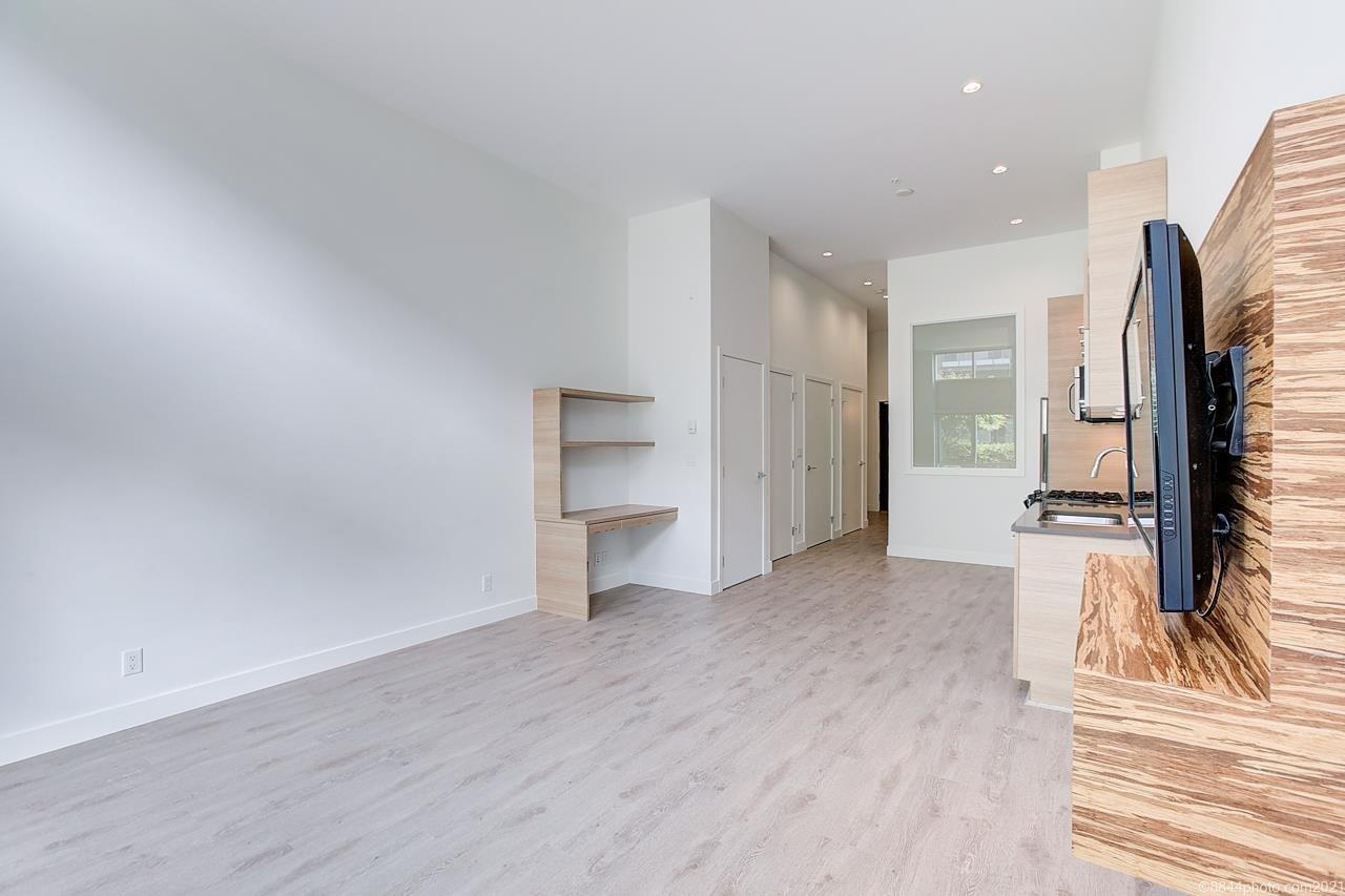 4 9150 University High Street, Burnaby North 18