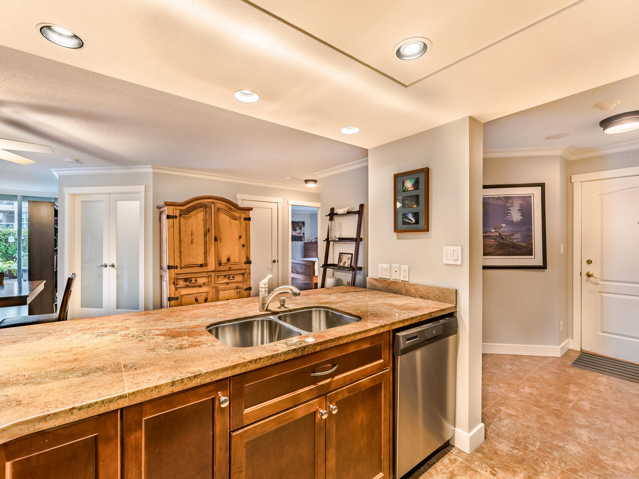 103 1135 Quayside Drive, New Westminster 7