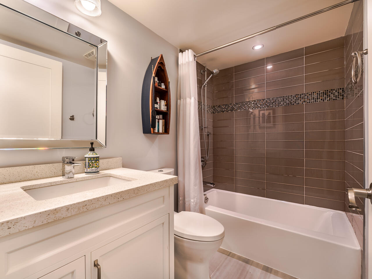 103 1135 Quayside Drive, New Westminster 17