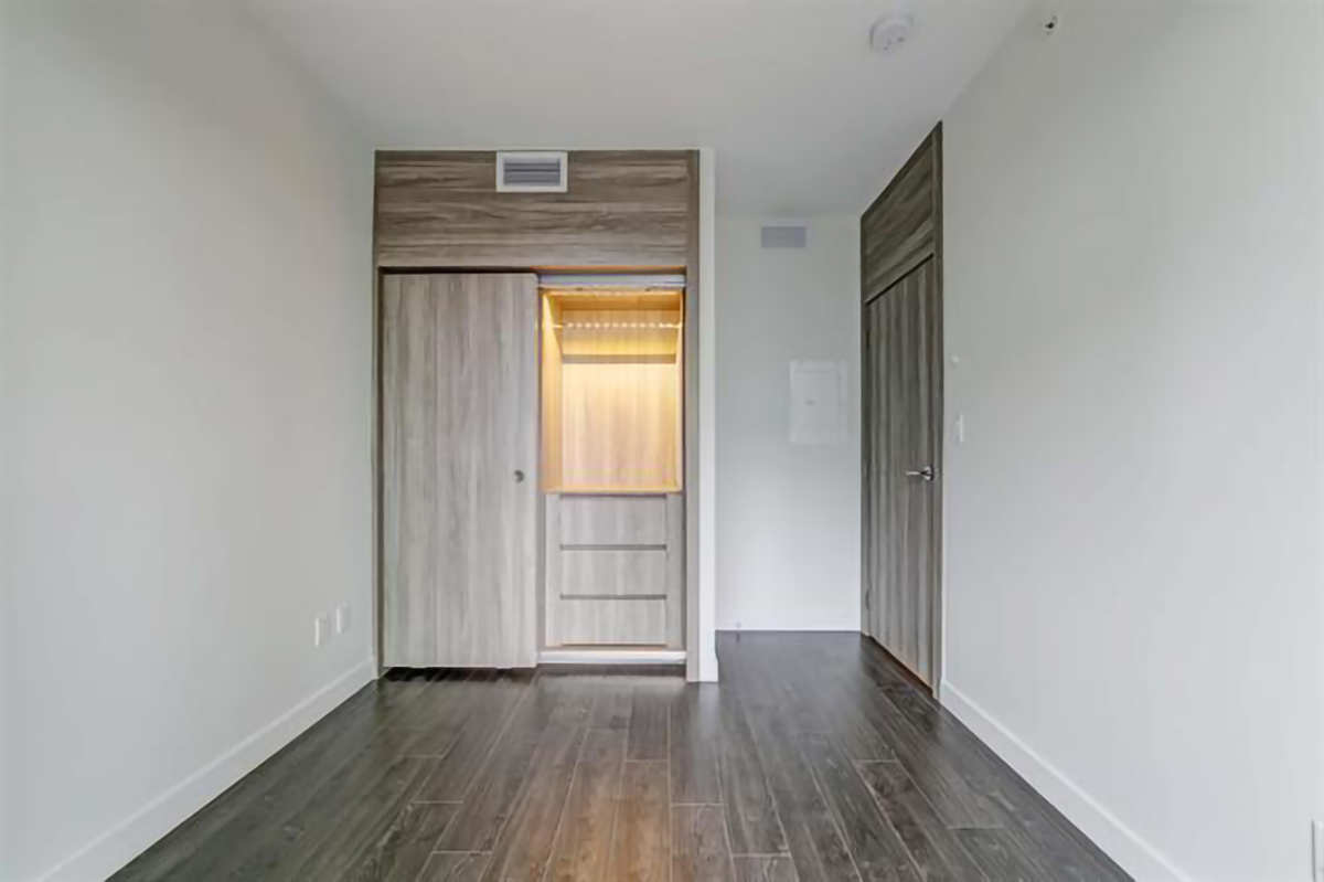 701 9887 Whalley Boulevard, North Surrey 8