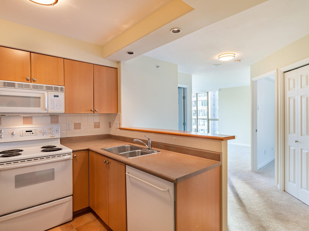 906 680 Clarkson Street, New Westminster 3